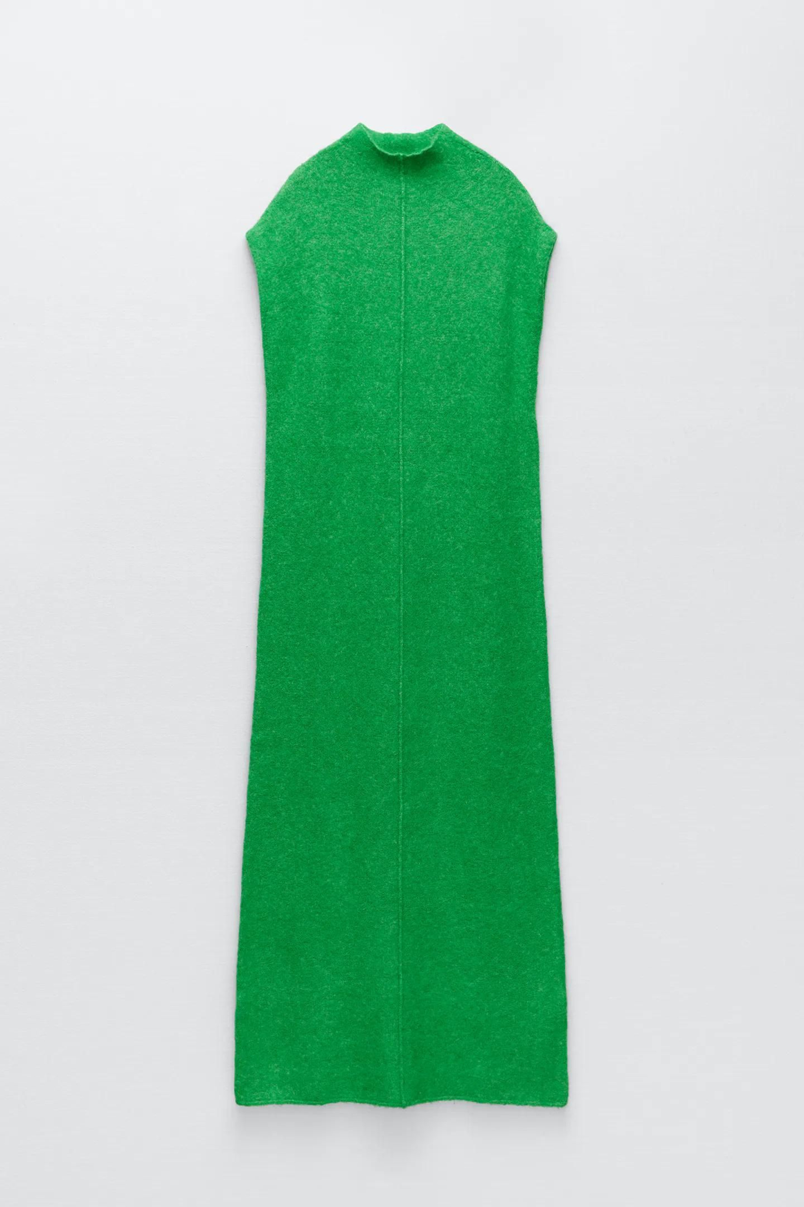 Vestido de lana verde de Zara.