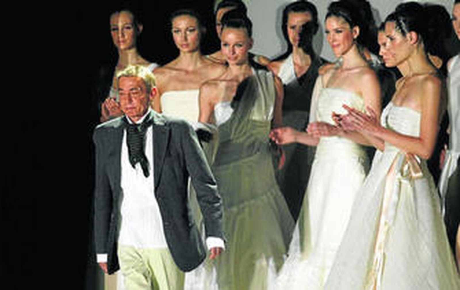 Jesús del Pozo empezó diseñando ropa para hombre pero se especializó en colecciones para mujer.