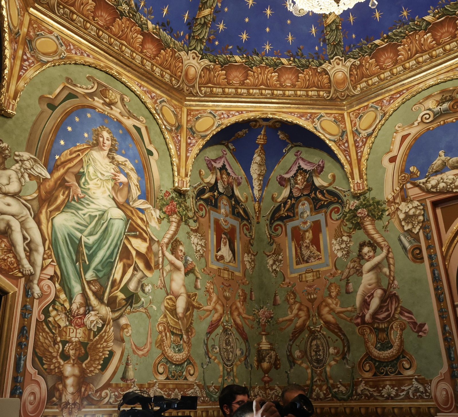 Decoración pictórica de la antesala del camarín de la Virgen de la Esperanza