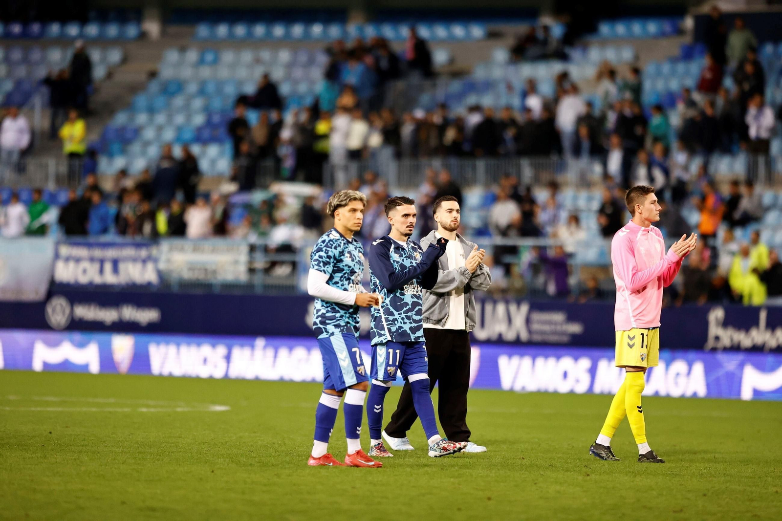 Las fotos del imponente ambiente en La Rosaleda en el Málaga - Córdoba CF