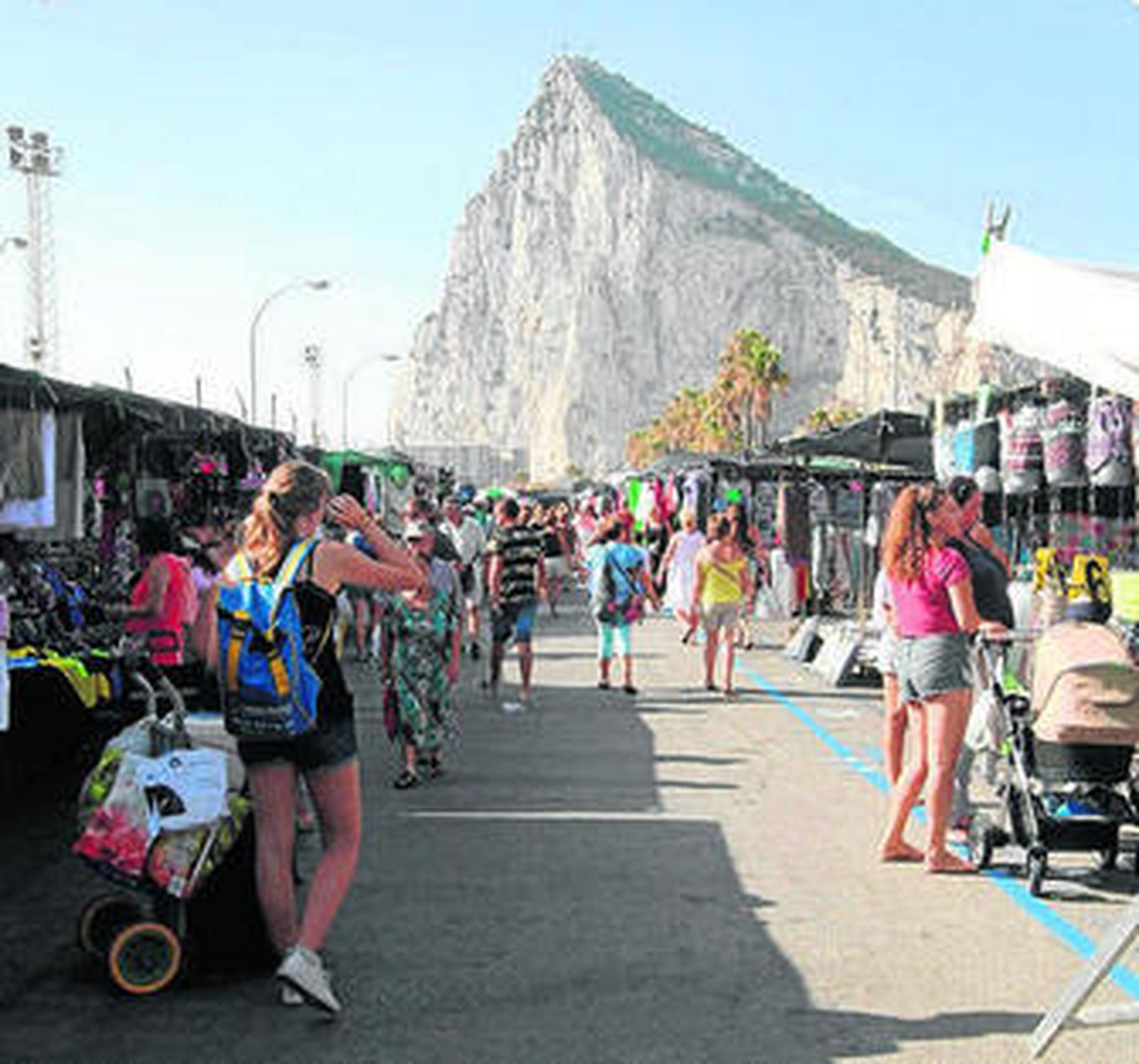 Puestos del mercadillo, ayer.