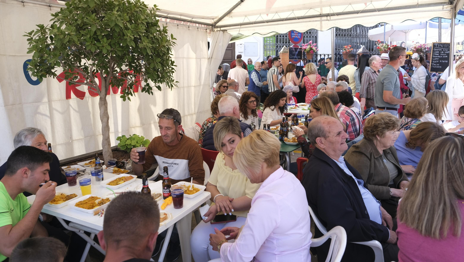 Imágenes de la paella popular en las Fiestas de Canjáyar