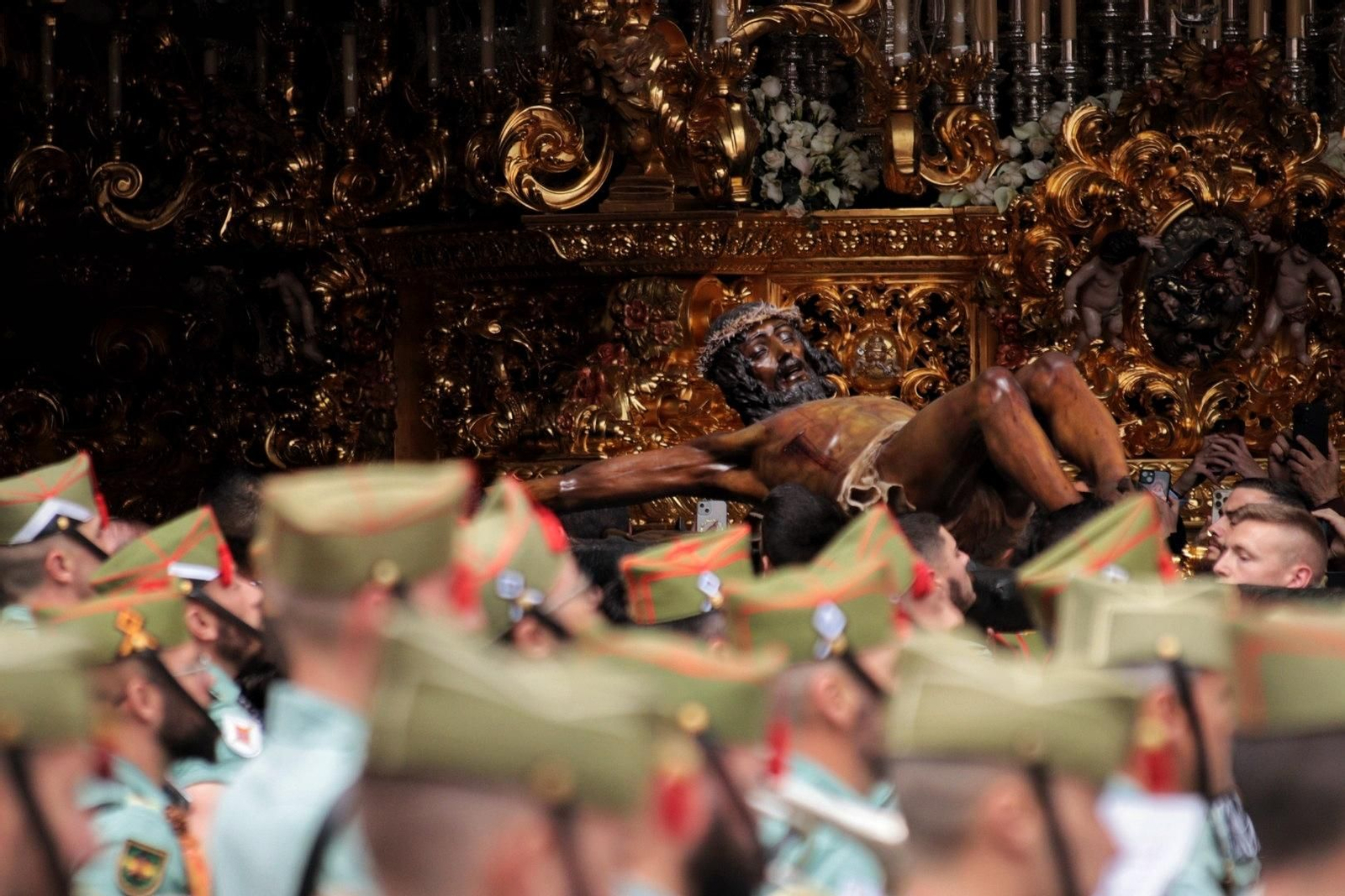 Las fotos de la Legión en el traslado del Cristo de Mena en Málaga este Jueves Santo Las fotos de la Legión en el traslado del Cristo de Mena en Málaga este Jueves Santo