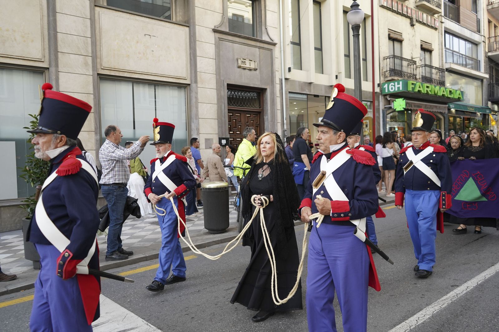 Así ha sido la procesión cívica en recuerdo a Mariana Pineda