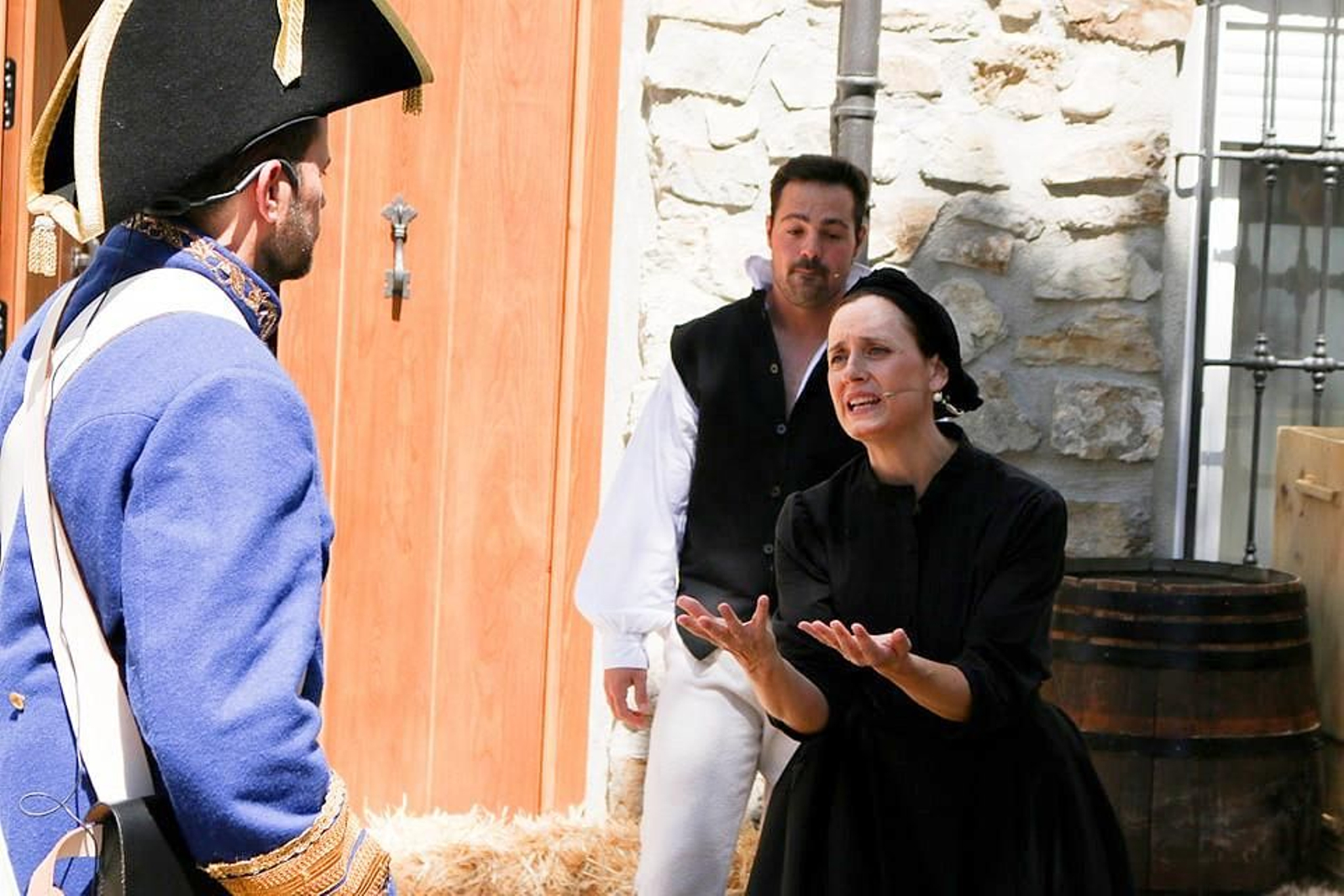 Decenas de actrices y actores se meten en los papeles clave de la época para escenificar qué ocurrió en Campillo de Arenas.