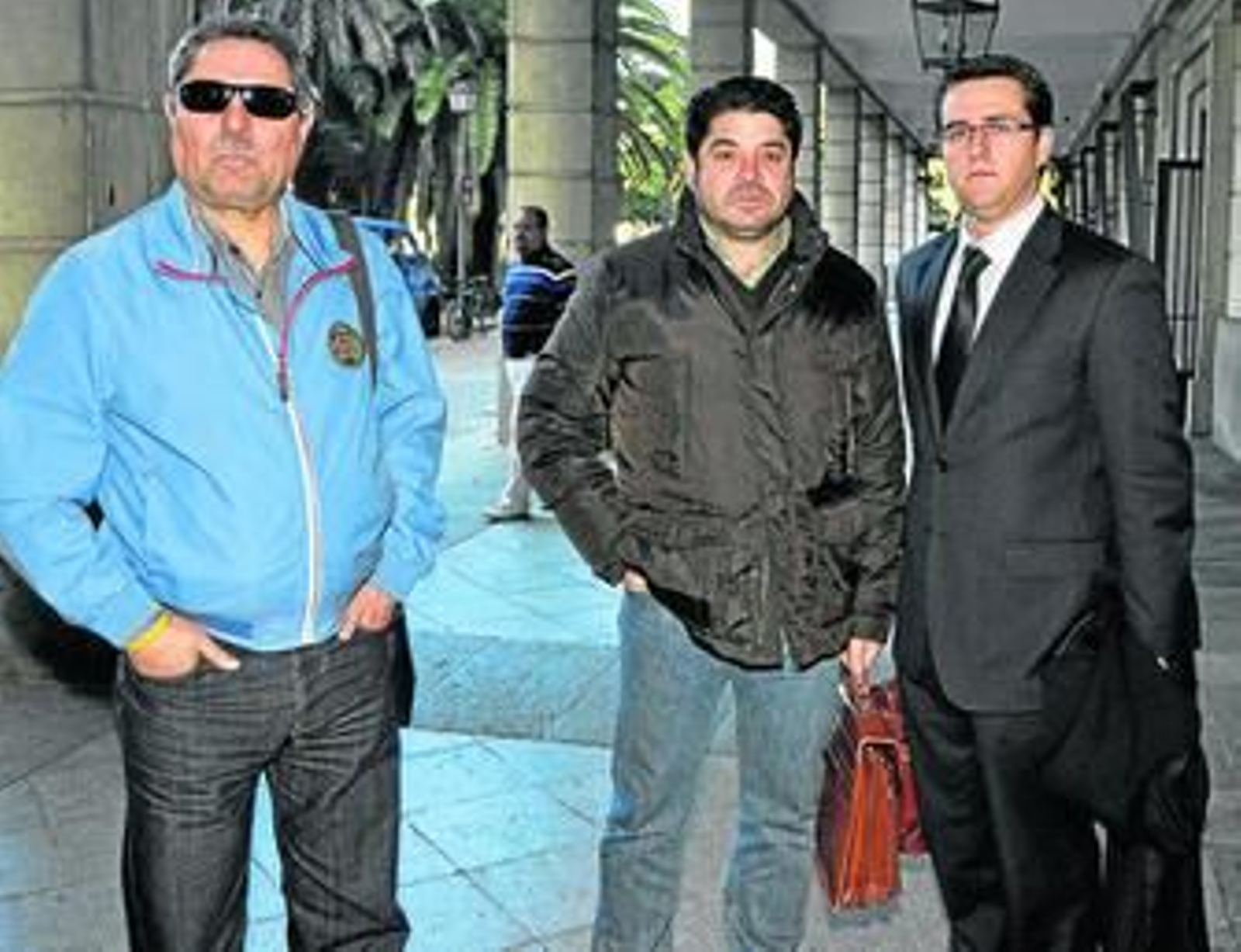 Los responsables de la UFP, Gabino Alfaya y Antonio Jurado, y el abogado Nicomedes Rodríguez Gutiérrez.