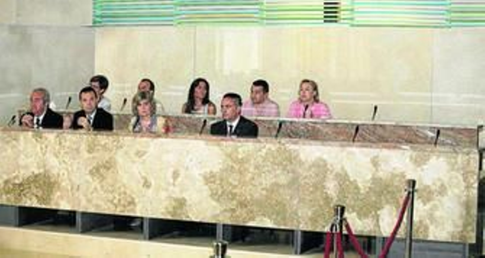 Había varios sillones vacíos en los bancos reservados para el Grupo Municipal Socialista.