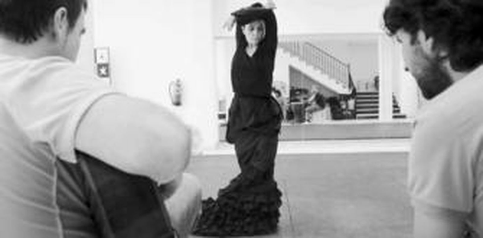 La bailaora Eva Yerbabuena, entre el guitarrista Paco Jarana y el cantaor Arcángel en un momento del ensayo.