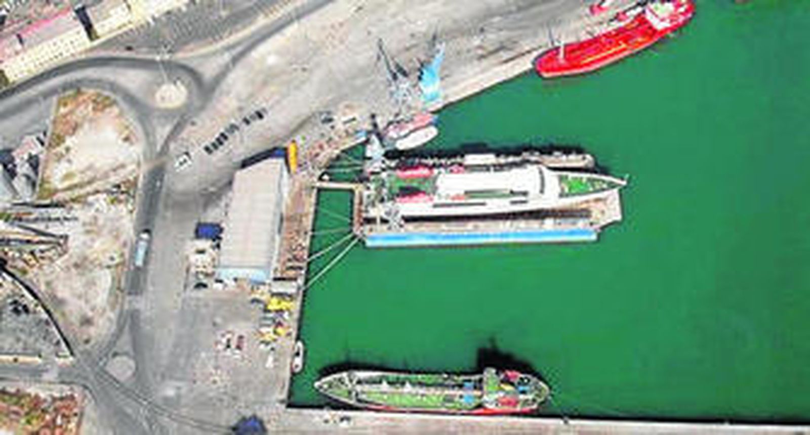 El dique flotante 'Andalucía', en su ubicación habitual.