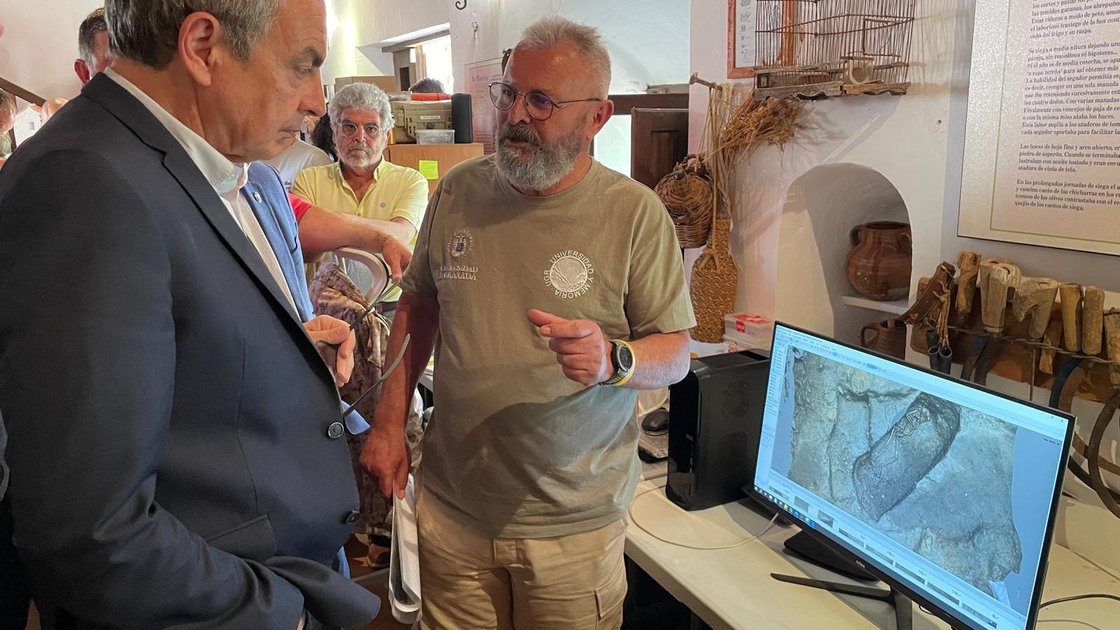 El expresidente Zapatero visita los trabajos que la UGR dirige en el Barranco de Víznar