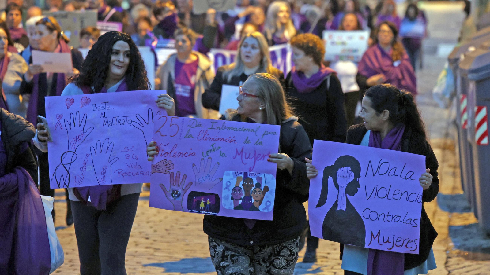 Imágenes de la manifestación del 25N 2024 en Jerez