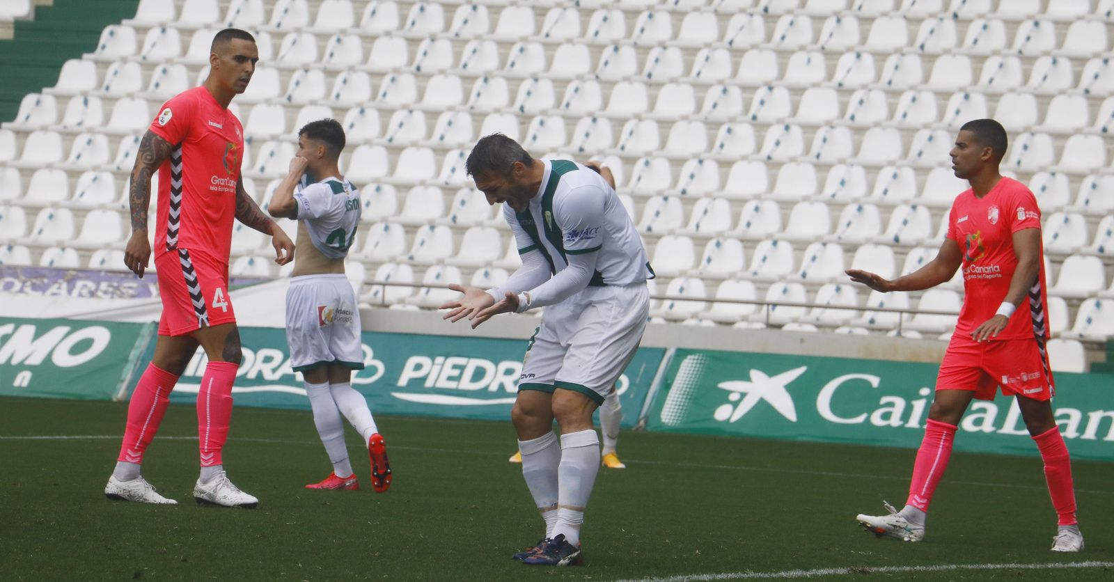 Piovaccari, desesperado tras fallar una ocasión ante el Tamaraceite.