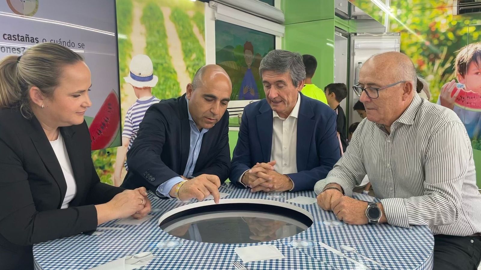 Manuel Cortés en el Frutibus.