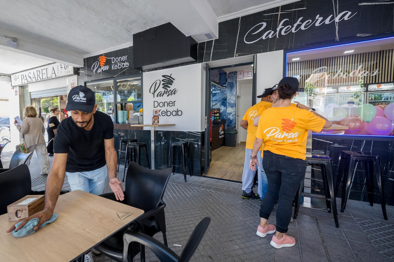 El kebab ya funciona a pleno rendimiento en la zona de los soportales.