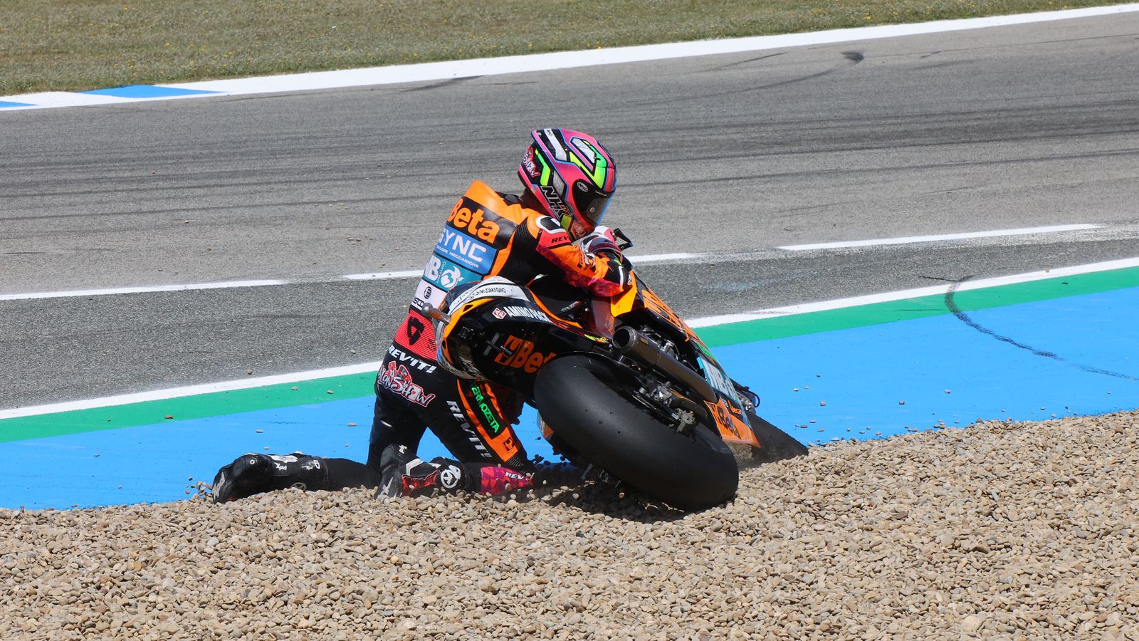 Imágenes de las caídas en las carreras del GP España en Jerez