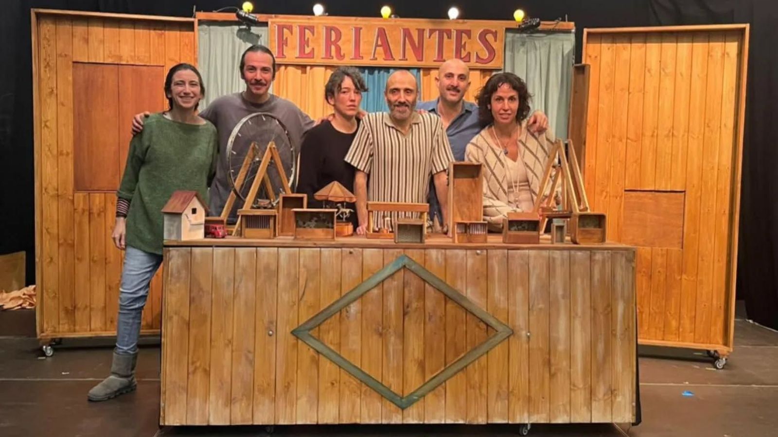 Equipo de la obra 'Feriantes'.