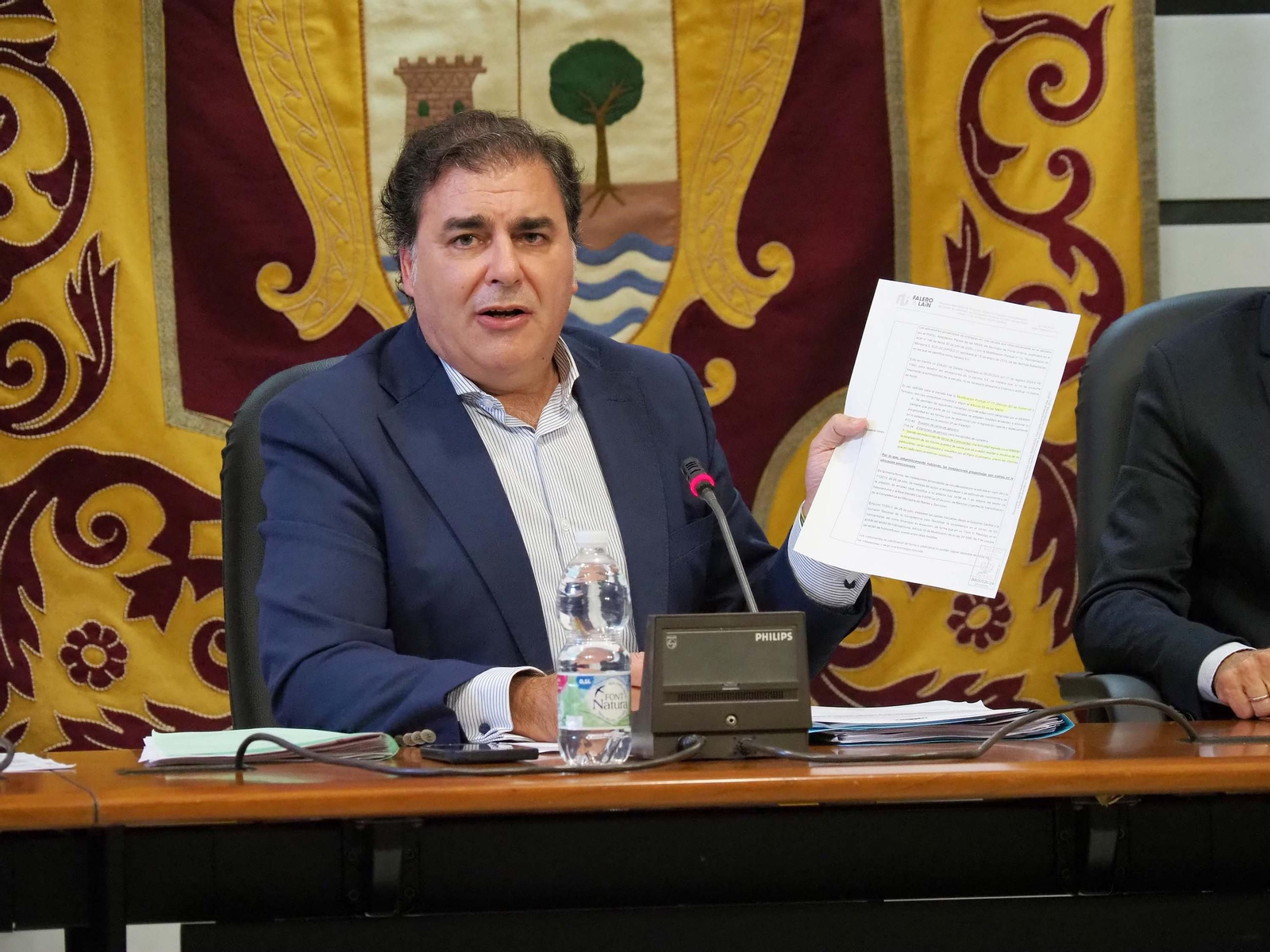 El actual alcalde puntaumbrieño, José carlos Hernández Cansino, en un pleno celebrado recientemente en la localidad El actual alcalde puntaumbrieño, José carlos Hernández Cansino, en un pleno celebrado recientemente en la localidad