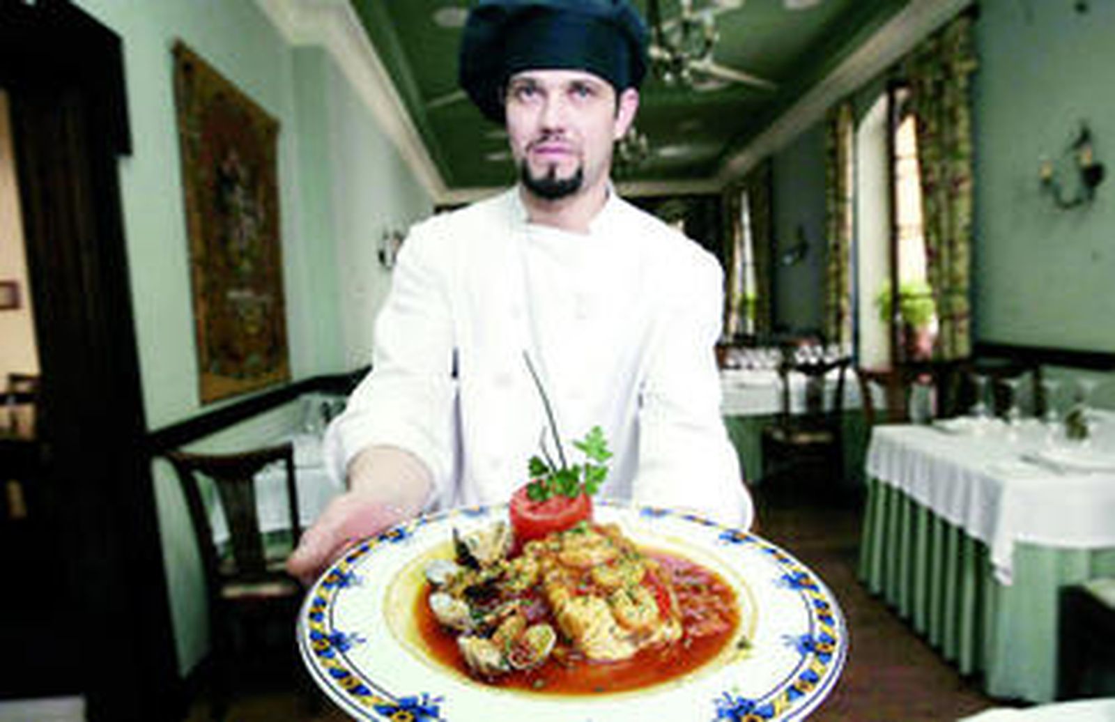 El cocinero de El Choto Juan Luis Martínez presenta el plato de la semana.