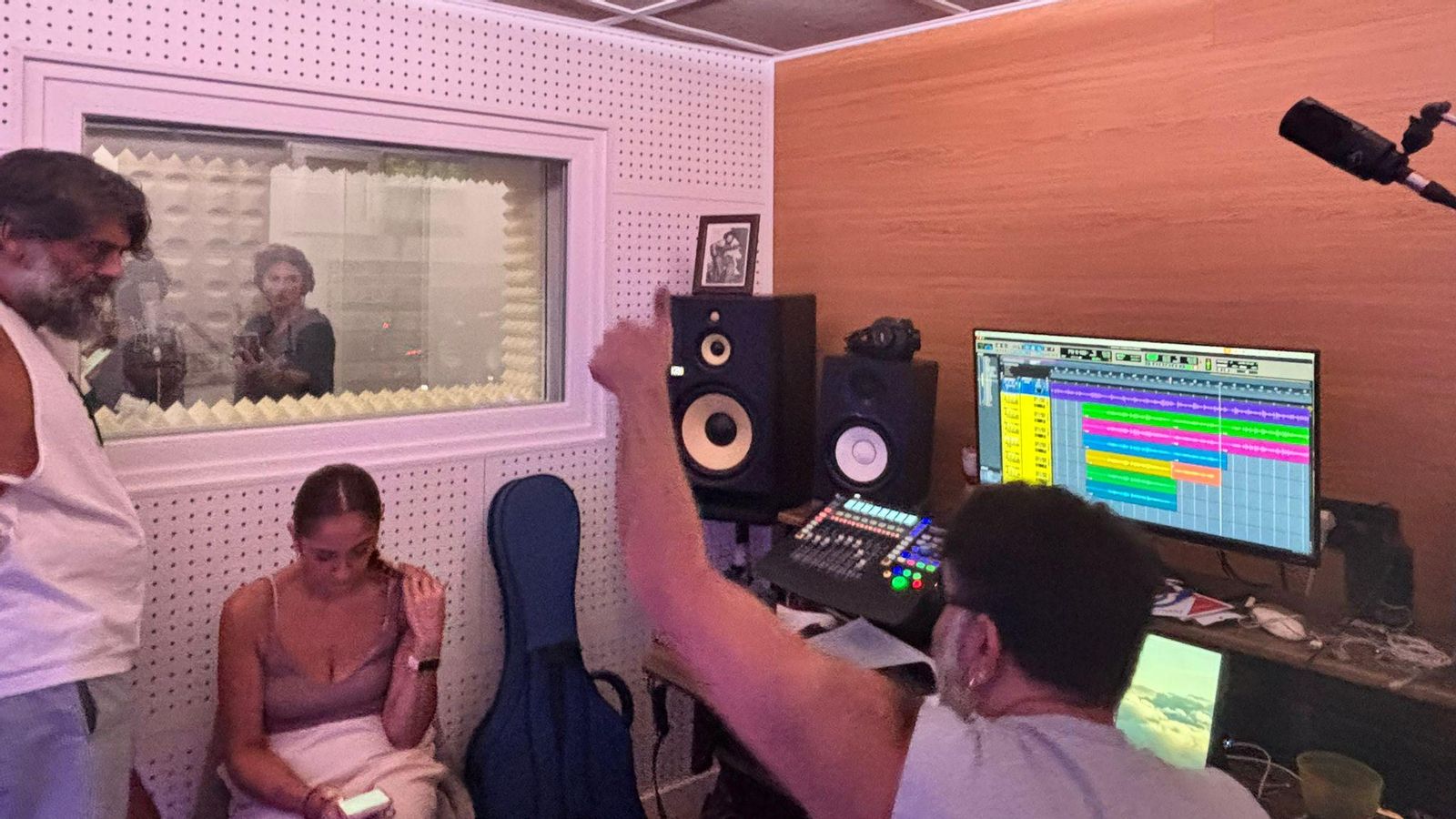 Luis de Periquín, durante una de las grabaciones de los nuevos villancicos.