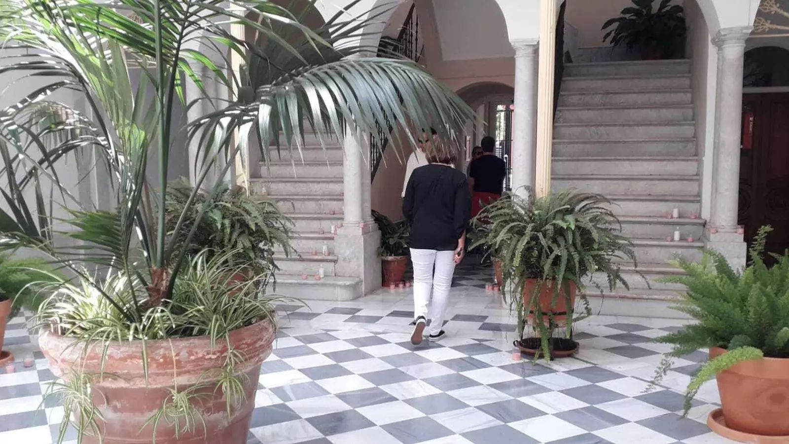 Uno de los patios que en la pasada edición de la fiesta se iluminó con velas.