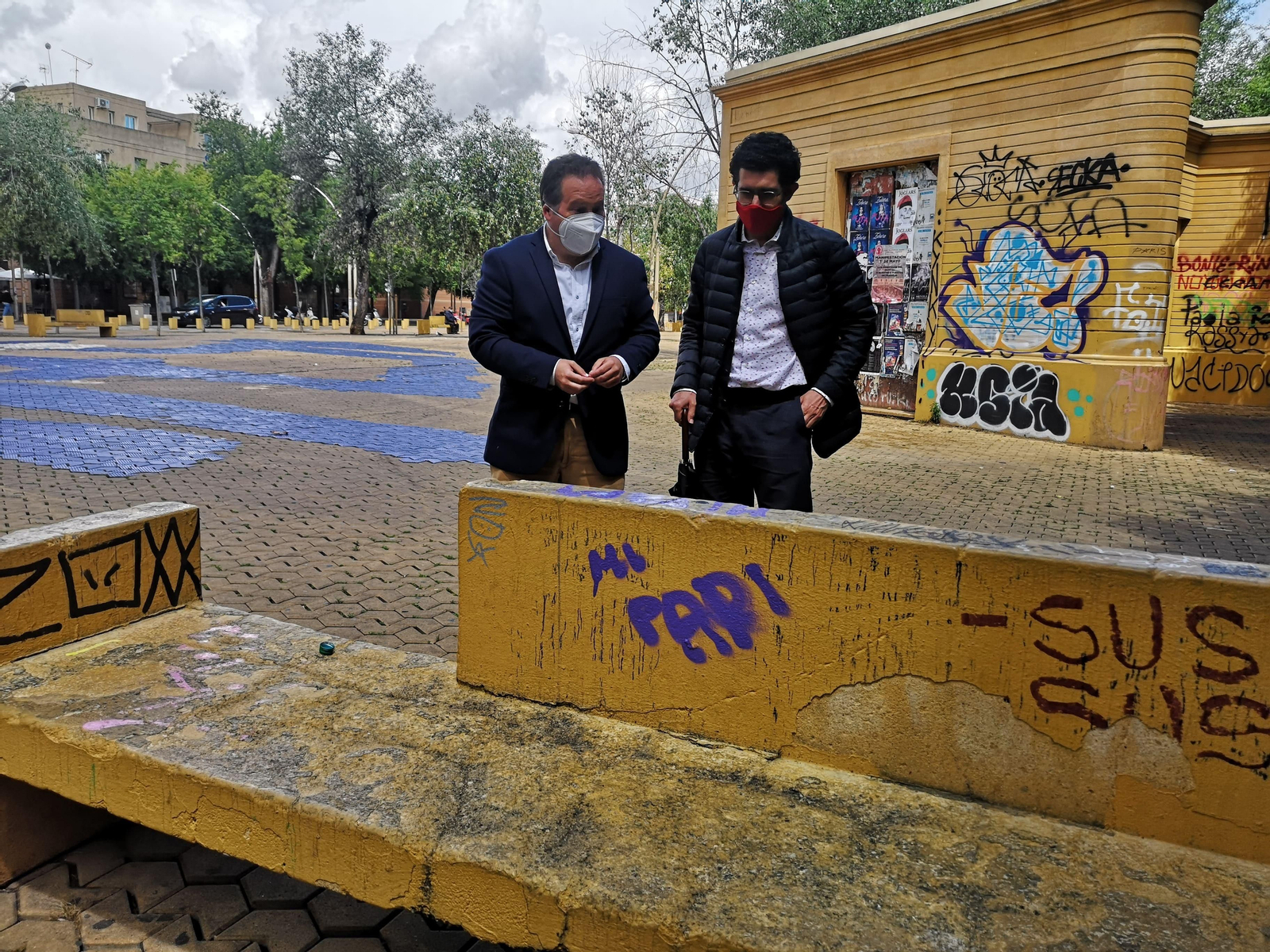 El concejal López Aparicio durante su visita a la Alameda.