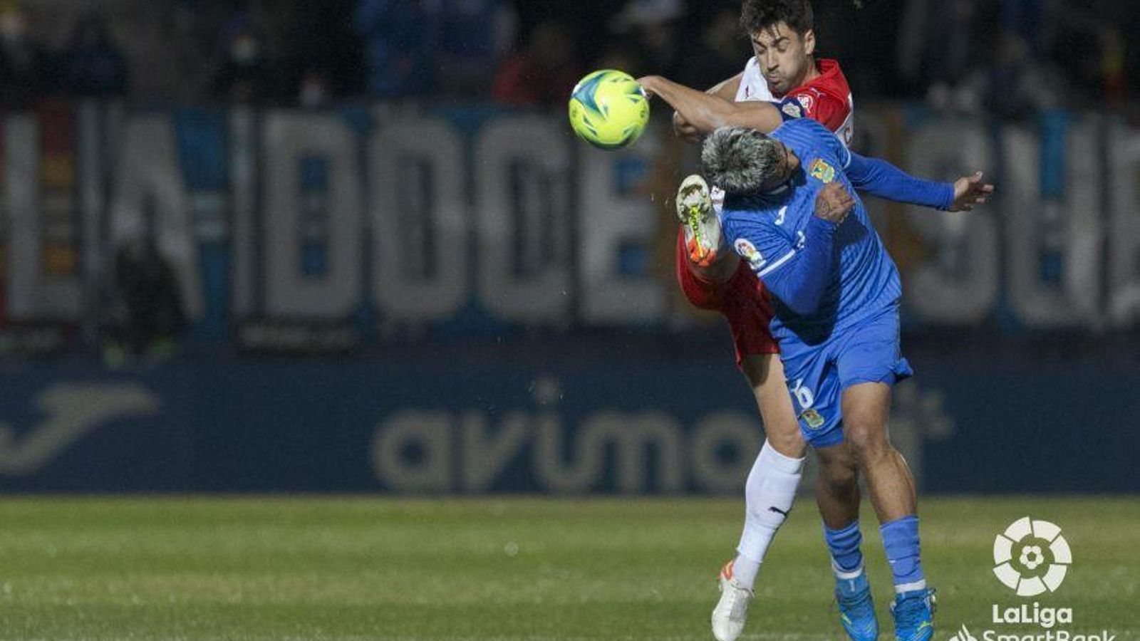 De la Hoz golpea a Salvador en una jugada fortuita.
