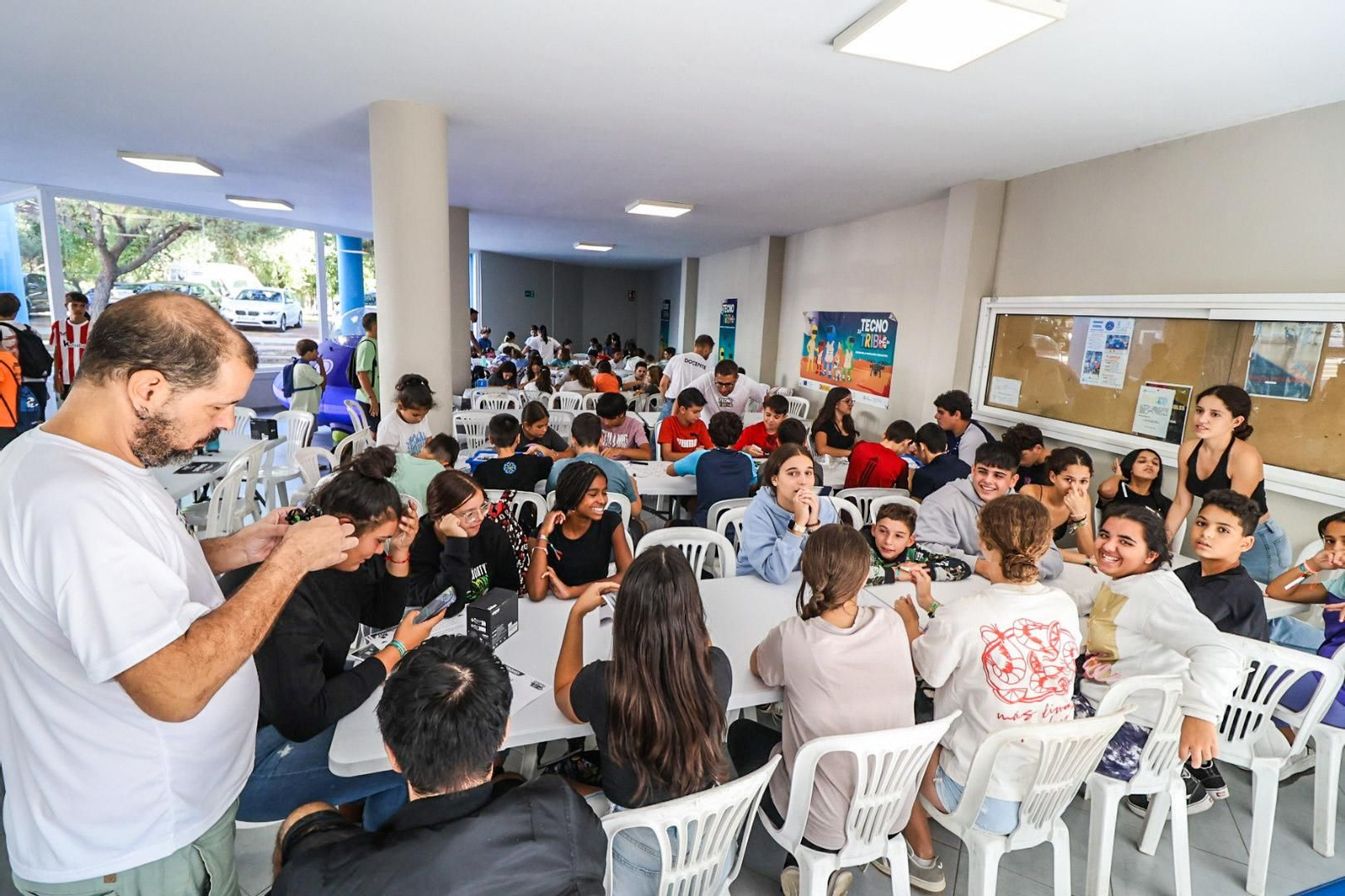Imágenes del primer campamento Tecnotribu, en el Polideportivo Municipal Diego Lobato