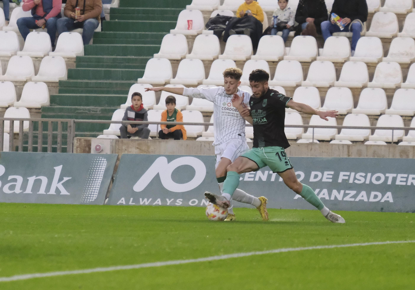 Un revés doloroso: las imágenes de la derrota del Córdoba CF ante el Mérida