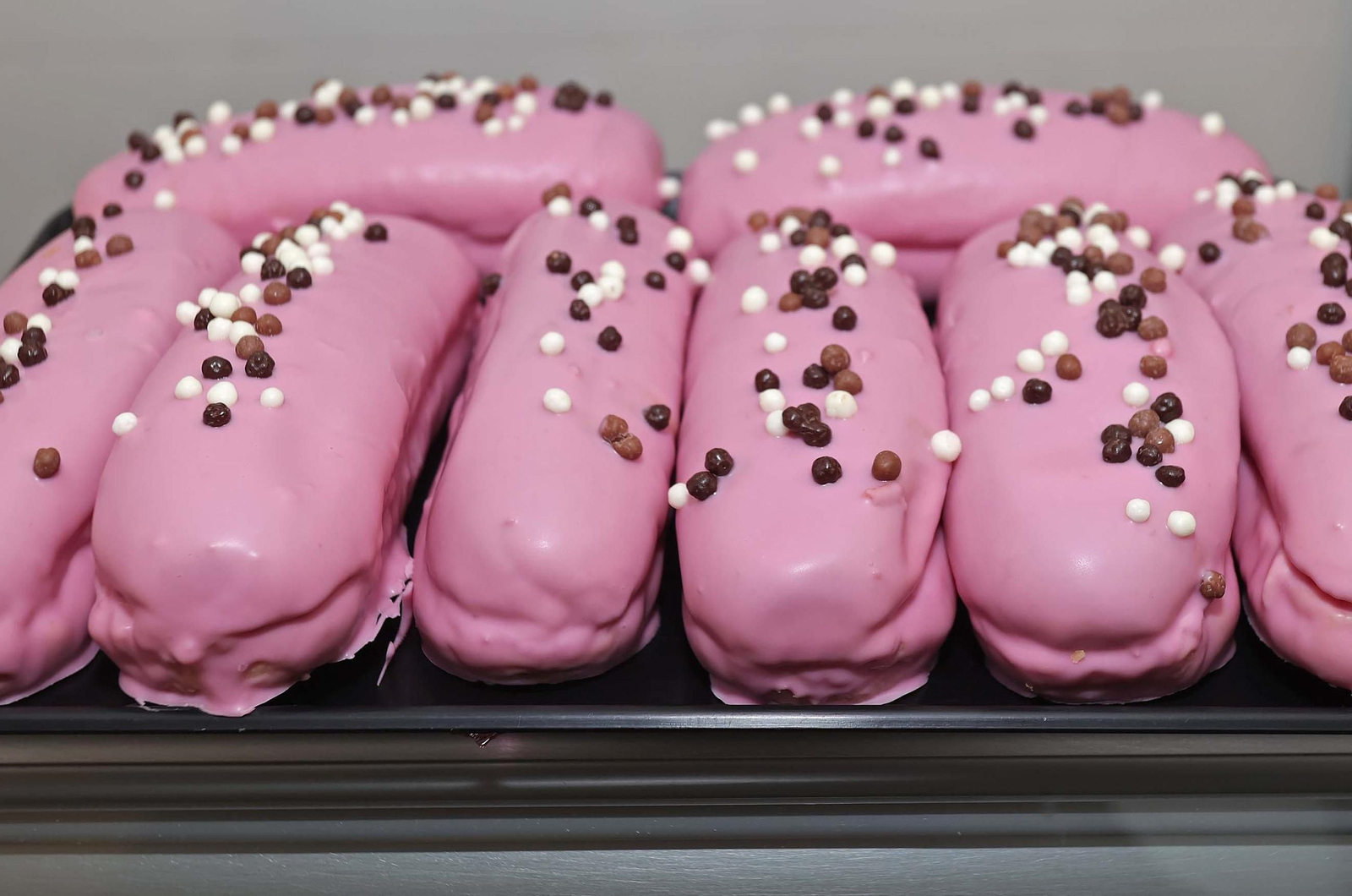 Pastelería 'La Negra': una vitrina llena de tradición y alegría