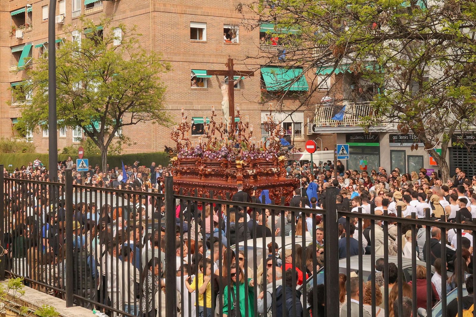 Así vivió Granada la salida de la Hermandad de los Salesianos 2025