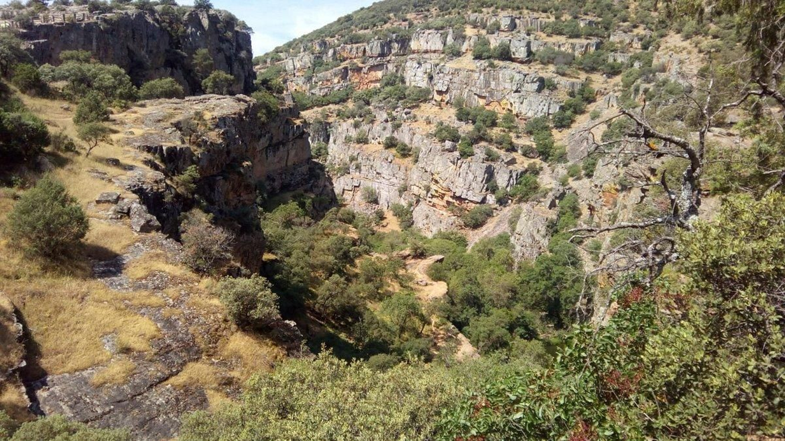 La Cimbarra es una parada obligada en tu visita al parque natural de Despeñaperros.