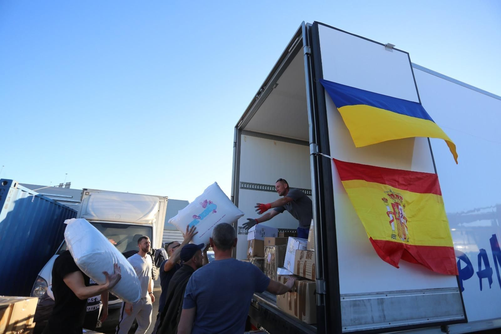 Málaga envía ayuda humanitaria a Ucrania, en fotos