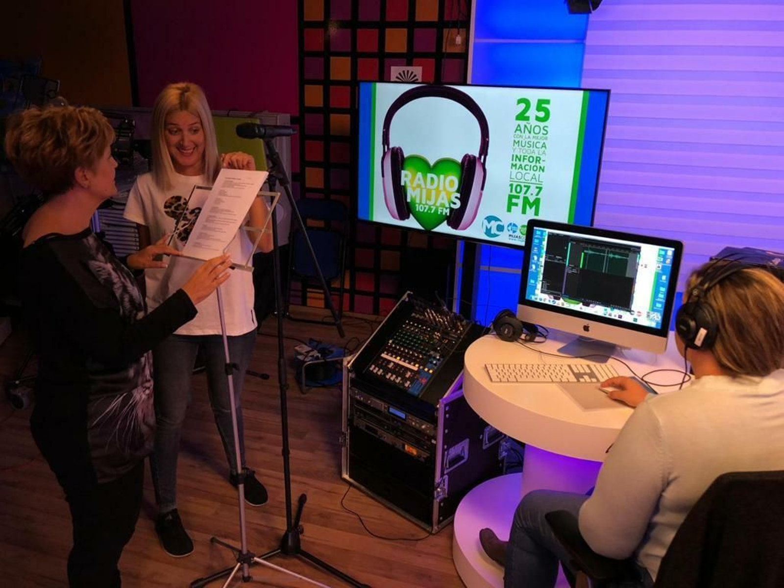 Fátima Aguilera, durante uno de los cursos de locución y doblaje que imparte en Andalucía.