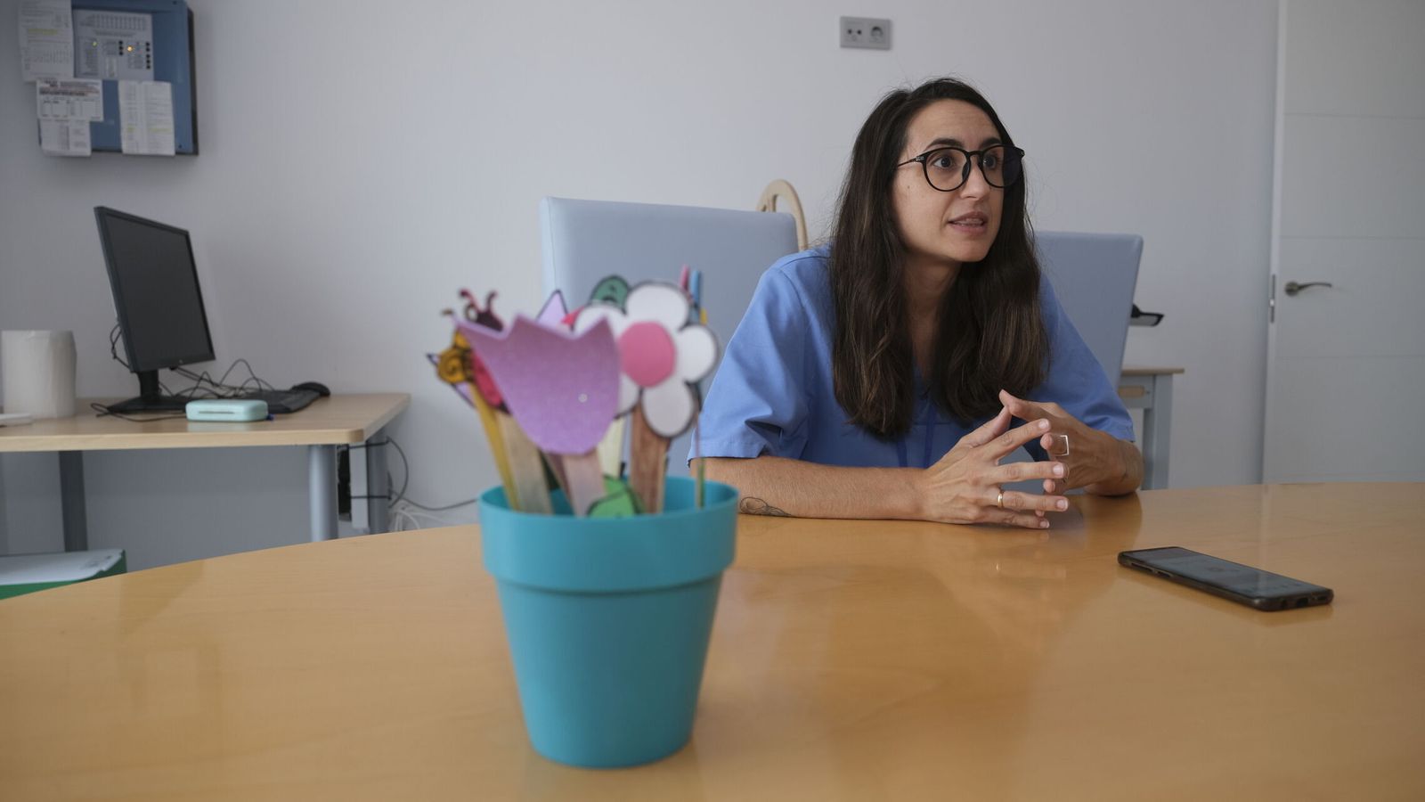 Mari Ángeles Ruiz Soriano , directora del Centro de día de Intervención Temprana en Alzheimer y otras alteraciones neurológicas durante el reportaje con Diario de Almería