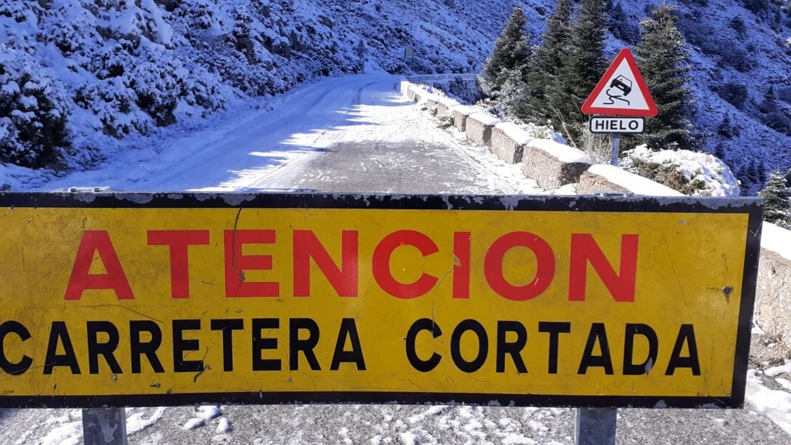 Cartel en la carretera en Grazalema.