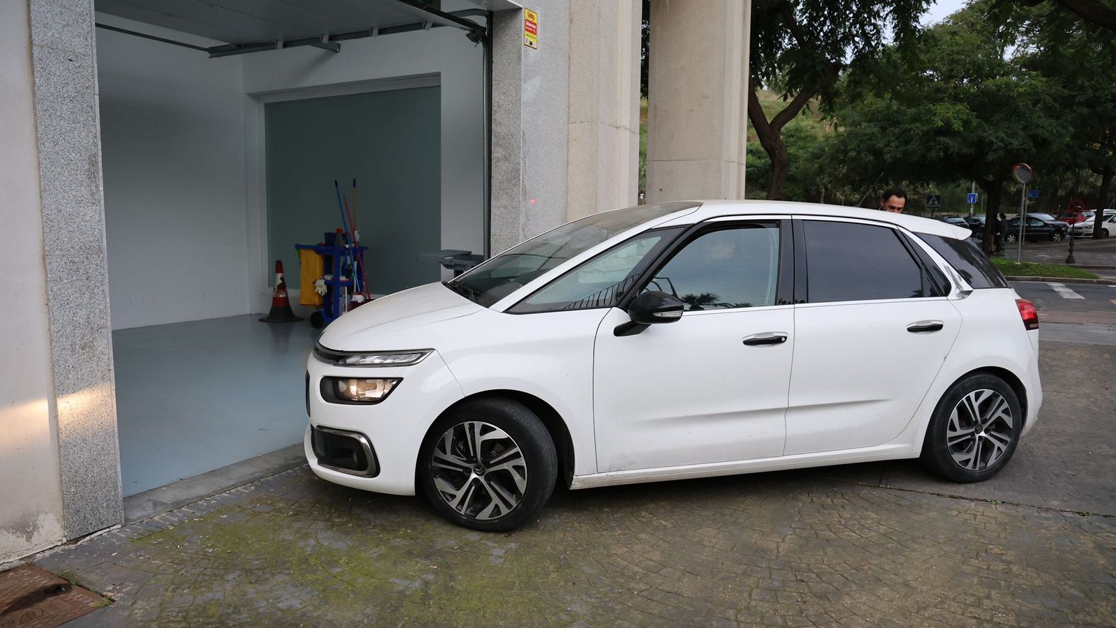 Llegada del joven investigado al Juzgado de Menores este martes.