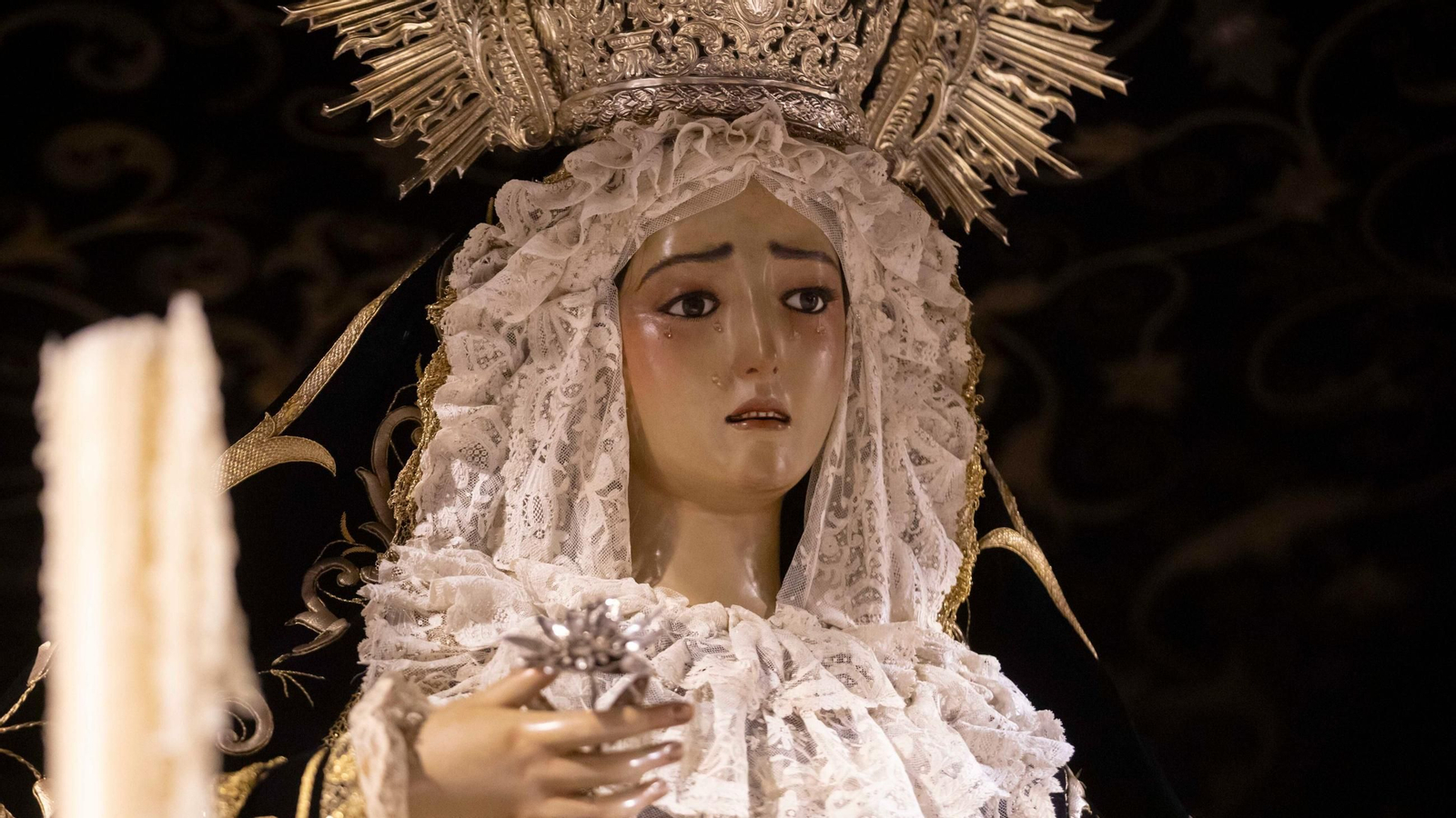 María Santísima en su Soledad bajo el paso de palio