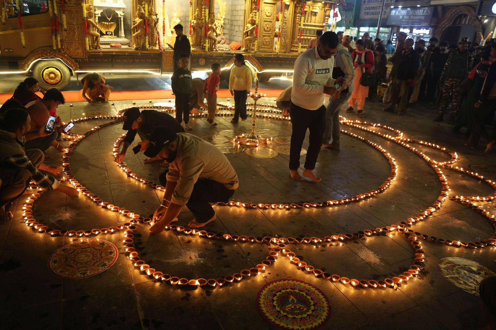 Las preciosas imágenes de la celebración del Diwali en India: un festival de luz y color