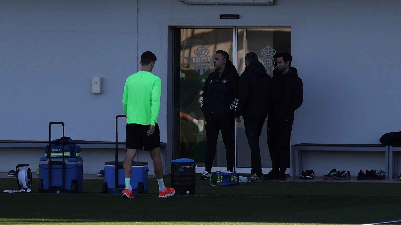 Llorente se marcha al interior del vestuario de la ciudad deportiva en la sesión de este pasado lunes.