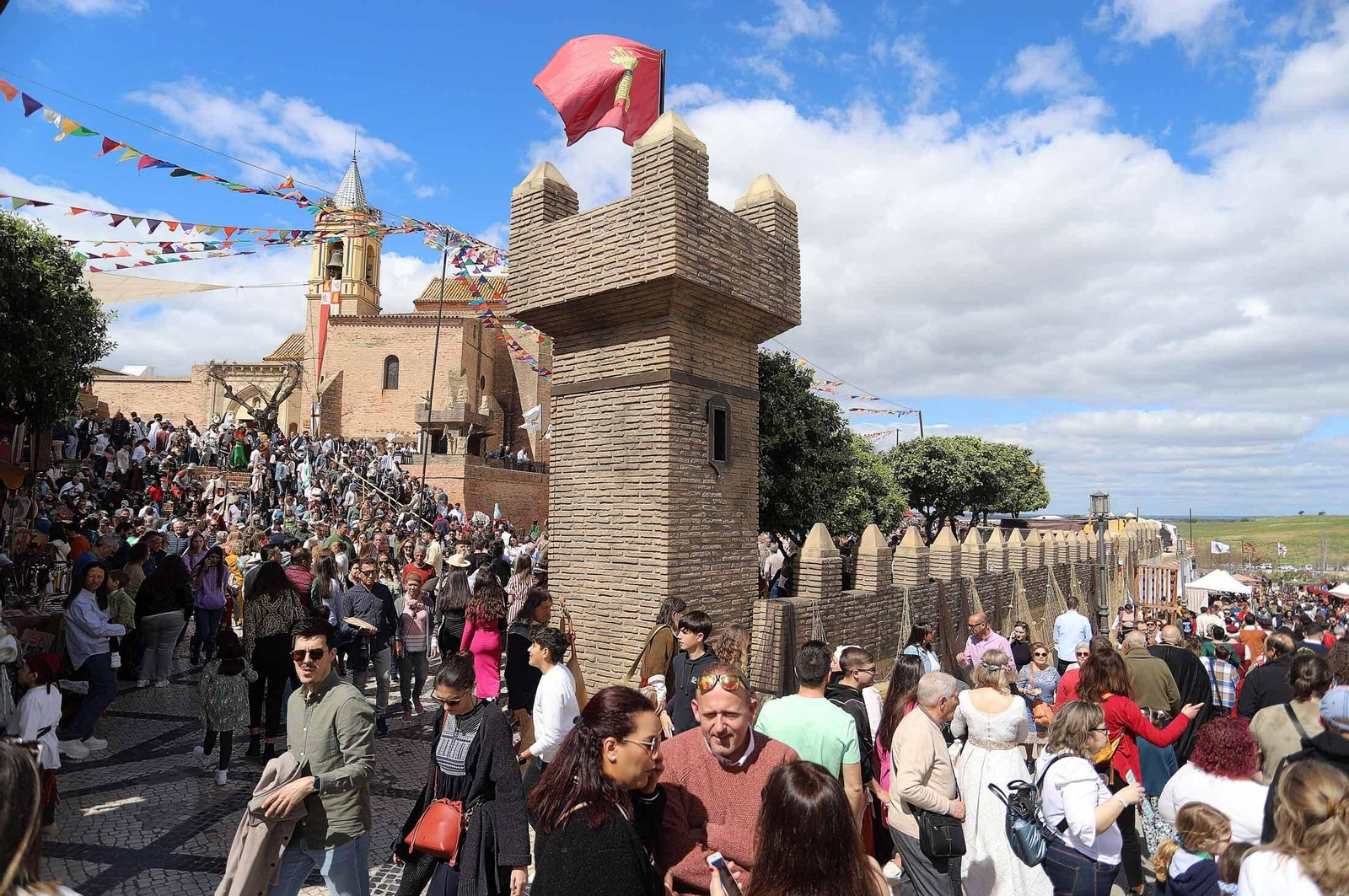 Imágenes del gran ambiente en la Feria Medieval de Palos de la Frontera, Huelva
