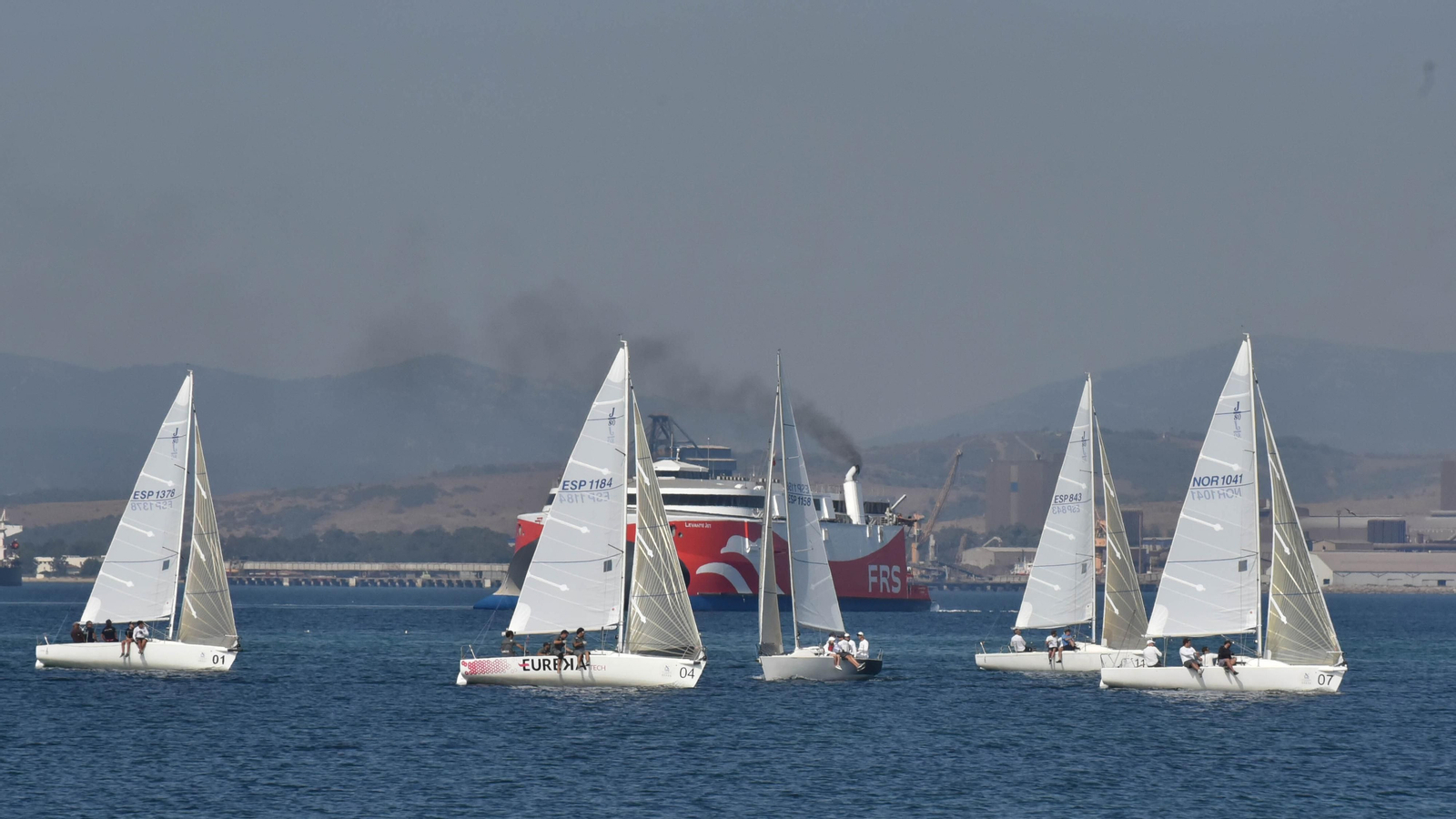Las fotosde la segunda jornada del Campeonato de Andalucía de vela J/80 en La Línea