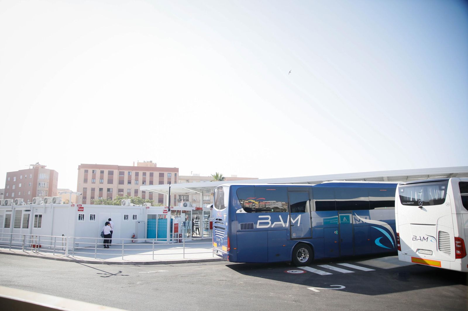 El delegado del Gobierno, Pedro Fernández, visita la estación histórica de Renfe en Almería, en imágenes