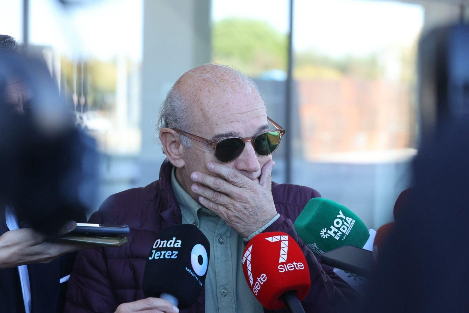 Manolo Montilla, representante de la familia de Rafael de Paula, emocionado al hablar del torero jerezano.