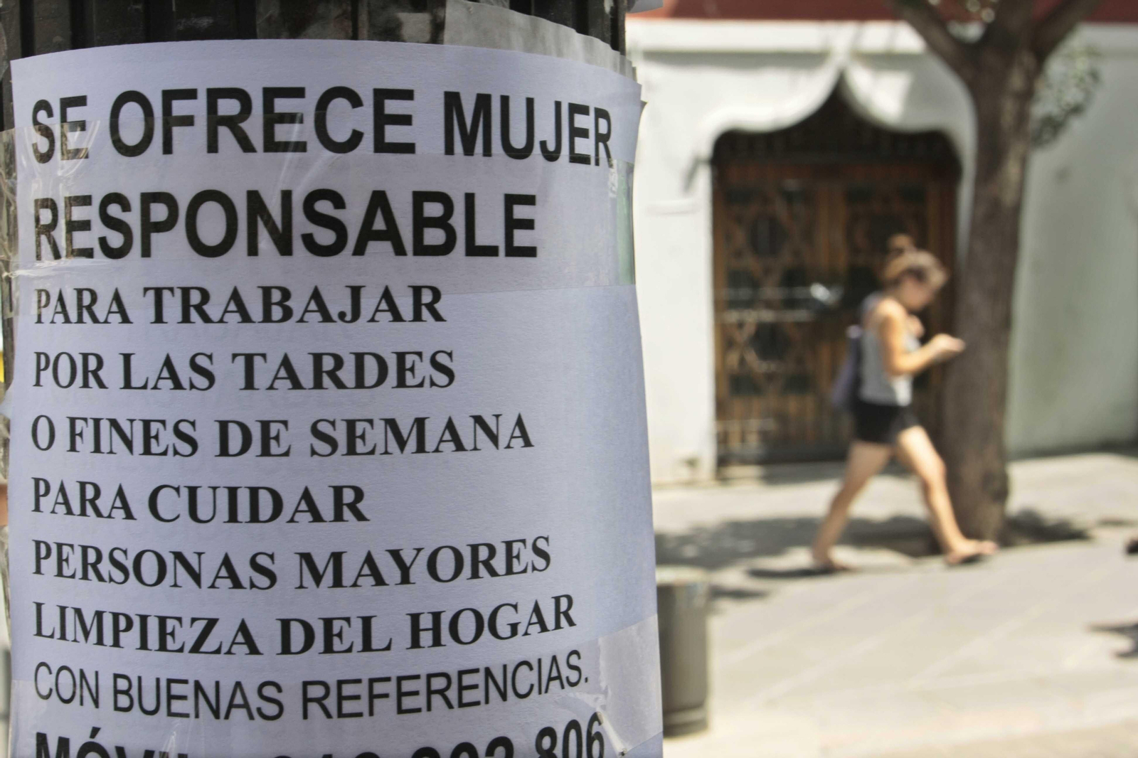 Anuncio de una empleada del hogar en plena calle.