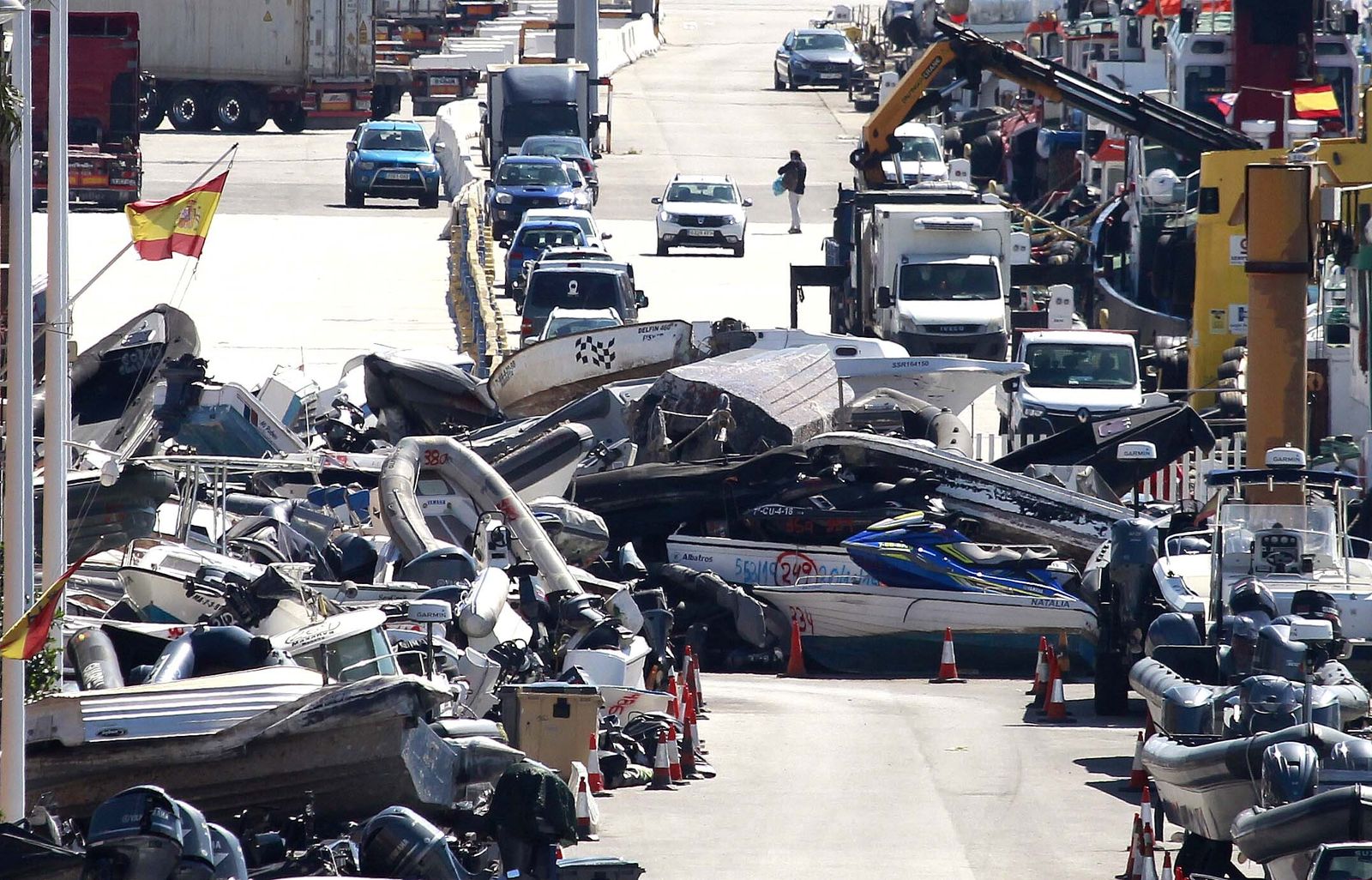 Embarcaciones apiladas en el Puerto de Algeciras.