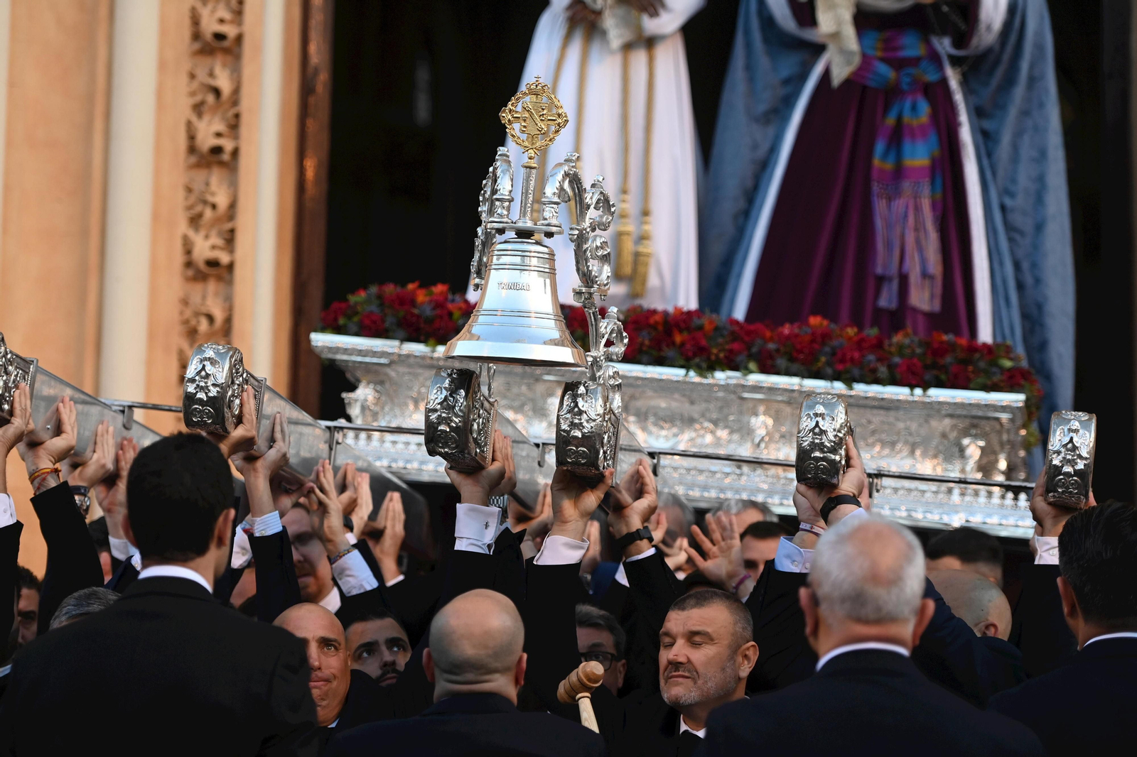 La misa del alba y el traslado del Cautivo, en fotos