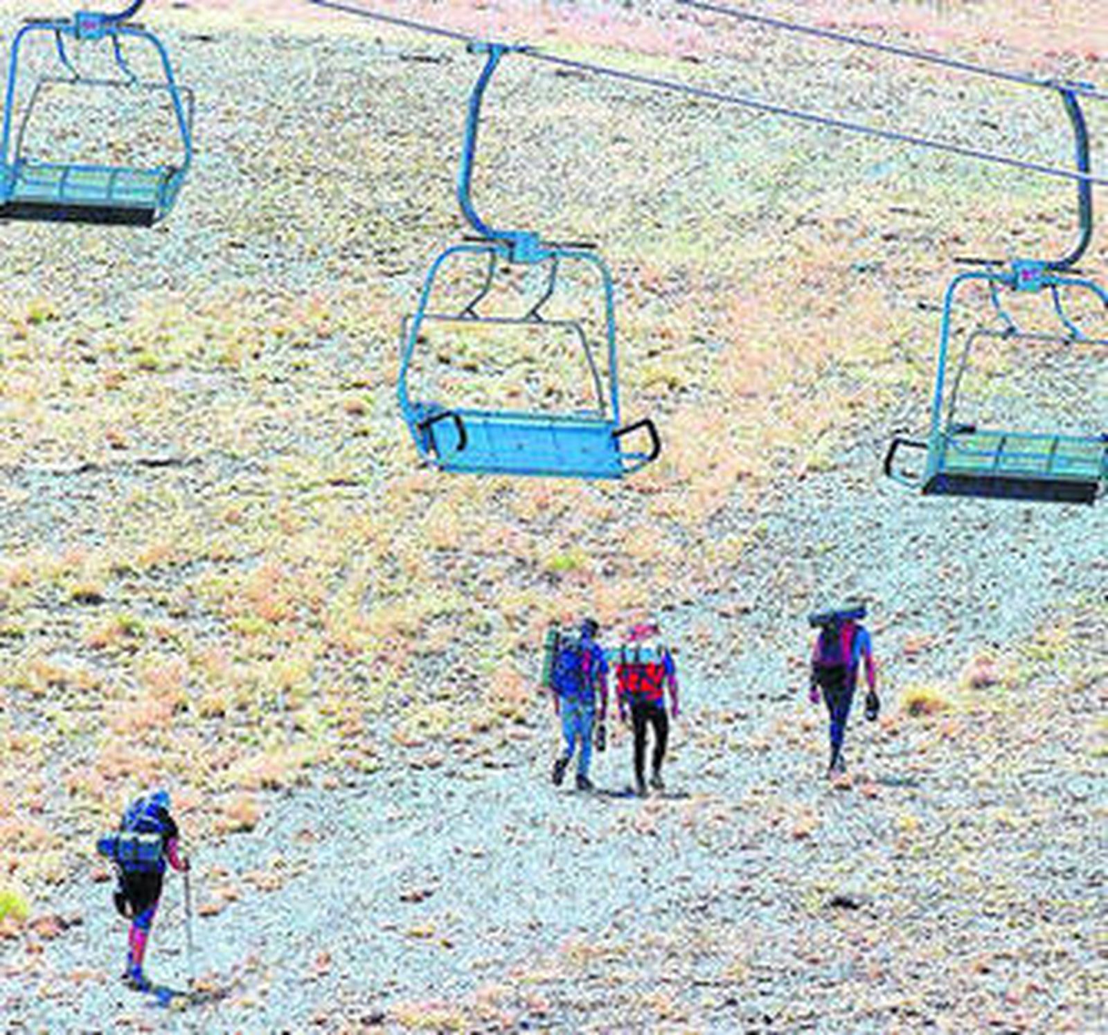 Un grupo de senderistas en Sierra Nevada.