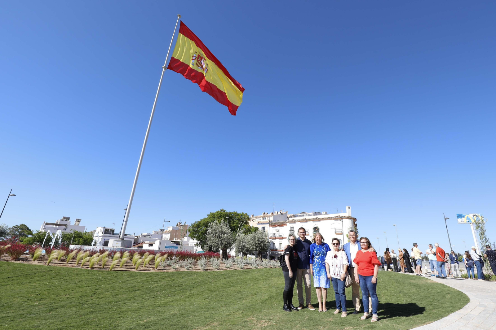 La visita institucional a la Glorieta Pedro Gil, en San Pedro. La visita institucional a la Glorieta Pedro Gil, en San Pedro.
