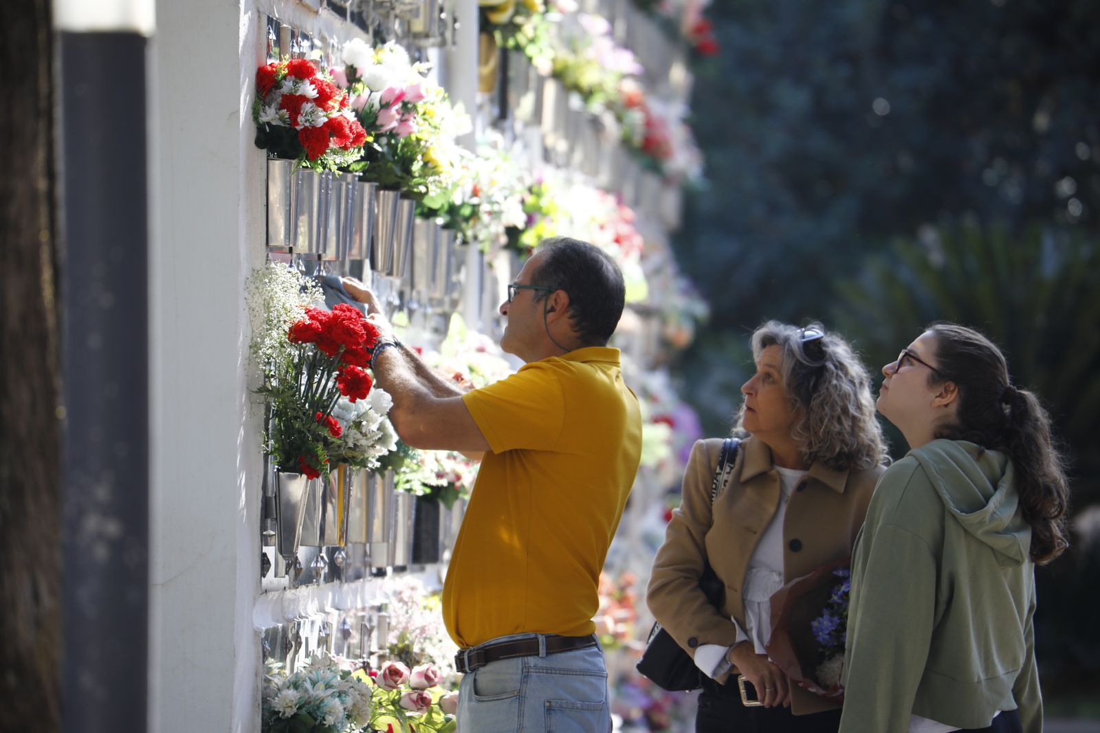 Las imágenes del día de Los Santos en los cementerios de Córdoba
