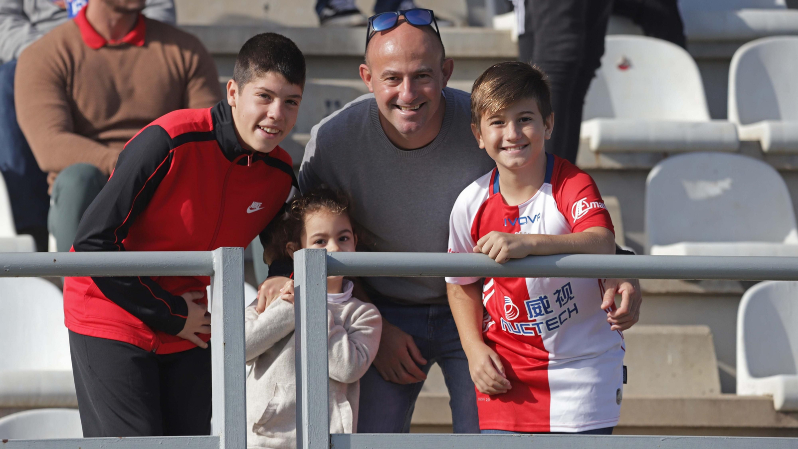 Fotos de la afición en el Nuevo Mirador